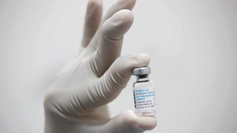 epa11561222 A Thai health official prepares an Mpox vaccine during an Mpox vaccination service at Queen Saovabha Memorial Institute in Bangkok, Thailand, 23 August 2024. Thailand public health authorities are on alert after the Department of Disease Control announced that a 66-year-old European male patient who arrived in Bangkok from an unnamed African country on 14 August 2024 tested positive and infected with the new mutated strain of the Clade 1B Mpox deadlier virus to become the first country in Asia and second outside Africa.  EPA/RUNGROJ YONGRIT