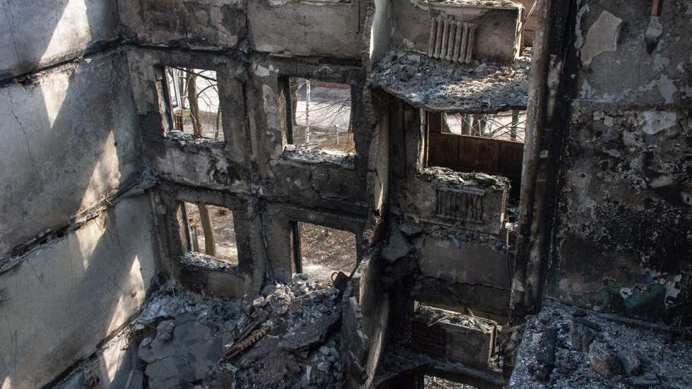 epaselect epa09883361 A destroyed in a shelling private building after shelling in Kharkiv, Ukraine, 10 April 2022.The city of Kharkiv, Ukraine's second-largest, has witnessed repeated airstrikes from Russian forces including cities of satellites. Russian troops entered Ukraine on 24 February resulting in fighting and destruction in the country and triggering a series of severe economic sanctions on Russia by Western countries.  EPA/VASILIY ZHLOBSKY