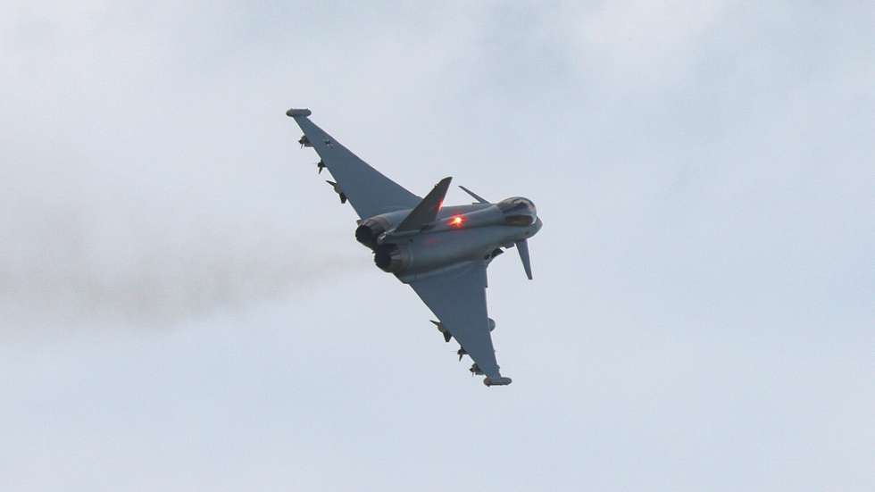 epa12315696 Take-off of German multi-role Eurofighter Typhoon at the 23rd Tactical Air Base in Minsk Mazowiecki, Poland 21 August 2025.  Germany’s Luftwaffe sent five Eurofighter EF-2000 Typhoon jets to Poland to support Polish air defences.  EPA/Leszek Szymanski POLAND OUT