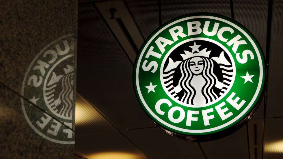 epa01617229 (FILE) A file photograph showing a Starbucks cafe sign at a Starbucks cafe at Frankfurt airport, Germany on 27 June 2008.  Starbucks is to close 300 stores and eliminate 6,700 jobs as the premium coffee outlet finds it hard to thrive in the struggling economy, the company said 28 January 2008.  Some 200 of the store closures will take place in the US with 100 more facing closure overseas, said the Seattle based company, which estimated that the cuts will save it 500 million dollars this year.  EPA/MAURITZ ANTIN