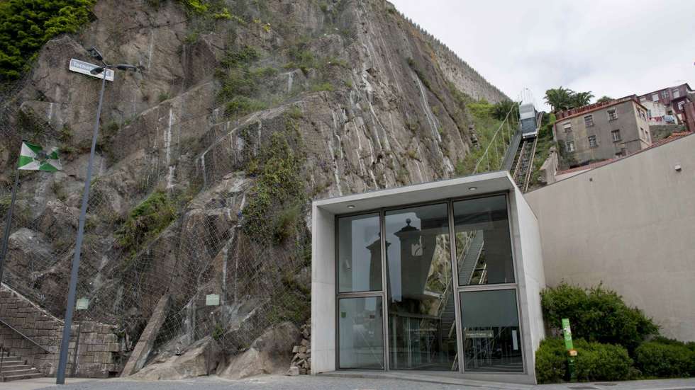 O Funicular dos Guindais está aberto ao público desde 2004, mas as suas origens remetem a um veículo inaugurado em 1891