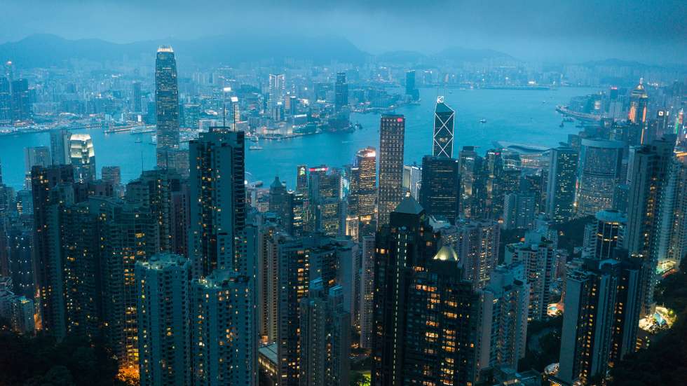 epa06029550 A view from commercial and residential buildings on both sides of the Victoria Harbour in Hong Kong, China, 15 June 2017. Hong Kong will celebrate the 20th anniversary of its handover from Britain to China on 01 July.  EPA/JEROME FAVRE