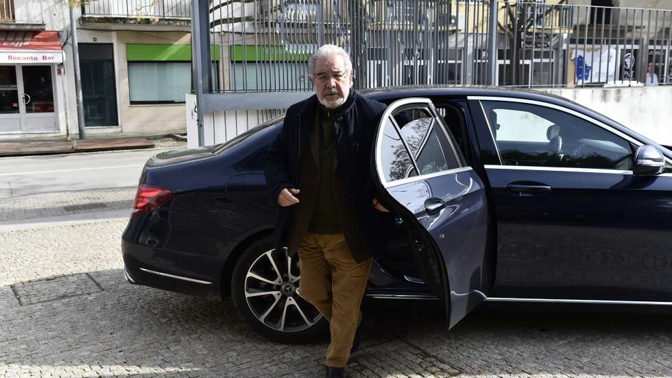 O autarca de Oeiras Isaltino Morais, esta manhã à chegada para a reunião de autarcas eleitos por movimentos independentes para discutir as alterações à lei autárquica, em São João da Pesqueira, 27 de Fevereiro de 2021. NUNO ANDRÉ FERREIRA/LUSA