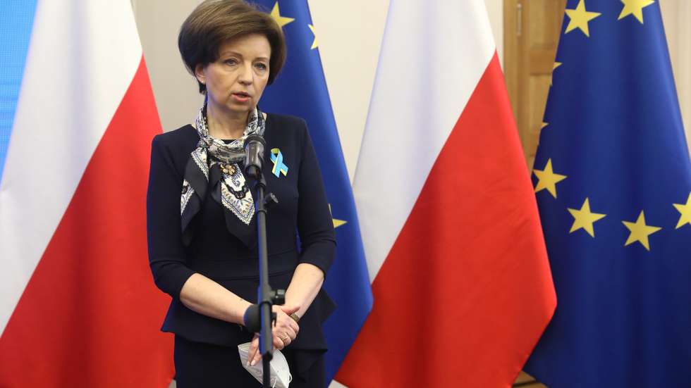 epa09812023 Polish Minister of Family and Social Policy Marlena Malag attends a press conference at the Family and Social Policy ministry in Warsaw, Poland, 09 March 2022.  EPA/Tomasz Gzell POLAND OUT