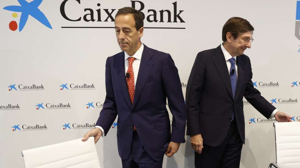 epa09952427 CaixaBank president Jose Ignacio Goirigolzarri (R) and CaixaBank's CEO Gonzalo Gortazar (L) attend a press conference for the presentation of the bank's strategic plan for 2022-2024, in Madrid, Spain, 17 May 2022. CaixaBank will become Spain's biggest bank after the merger with Bankia and La Caixa, which is foreseen, over the course of the plan, to have a profitability of 12 percent and a target of generating capital of approximately nine billion euro.  EPA/JUAN CARLOS HIDALGO