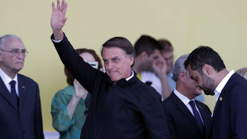 epa10168288 The president of Brazil, Jair Bolsonaro, participates in a political act in the framework of the commemoration of the Bicentennial of the Independence of Brazil, in Rio de Janeiro, Brazil, 07 September 2022. Brazil celebrates the bicentennial of its independence from Portugal, of 07 September 1822, when the then prince of Portugal, Pedro de Braganca, declared Brazil an independent nation.  EPA/Andre Coelho