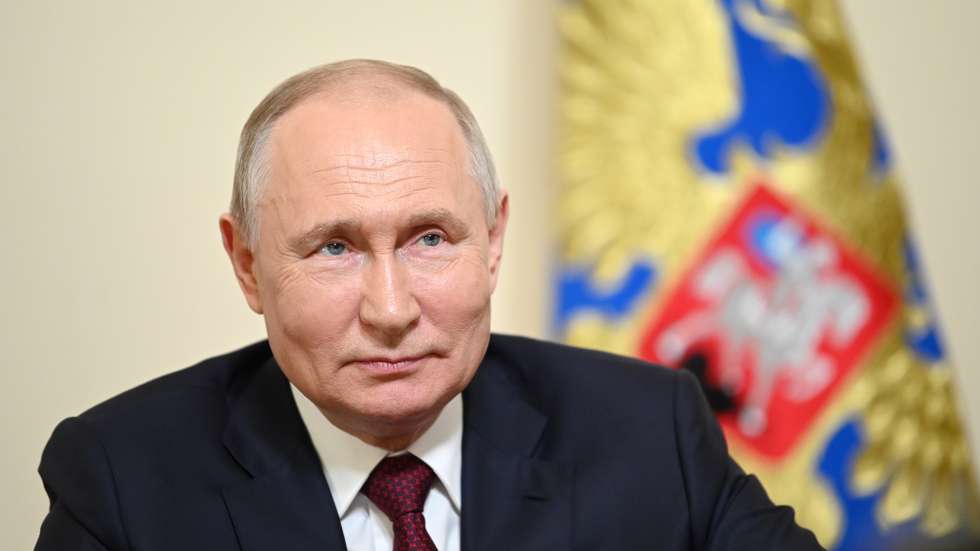 epa10775844 Russian President Vladimir Putin meets with members of families awarded with the Order of Parental Glory via videoconference call from St. Petersburg, Russia, 29 July 2023.  EPA/ALEXANDER KAZAKOV / SPUTNIK / KREMLIN POOL MANDATORY CREDIT
