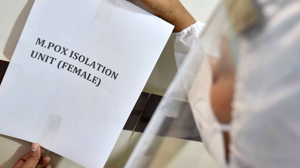 epa11557914 Hospital staff prepare an isolation ward for mpox patients, at a hospital, in Karachi, Pakistan, 21 August 2024. Health officials in Pakistan have confirmed that a recent case of mpox is classified as Clade 2b, distinct from the Clade 1b strain currently spreading in Africa. The World Health Organization has declared the rise in mpox (monkeypox) cases in the Democratic Republic of the Congo and neighboring countries a public health emergency, with over 27,000 cases and more than 1,100 deaths reported since January 2023. Symptoms include fever, body aches, and rashes, and while there is no specific treatment for mpox, supportive care can aid recovery. The virus spreads through close contact with infected individuals and can persist on contaminated surfaces.  EPA/SHAHZAIB AKBER