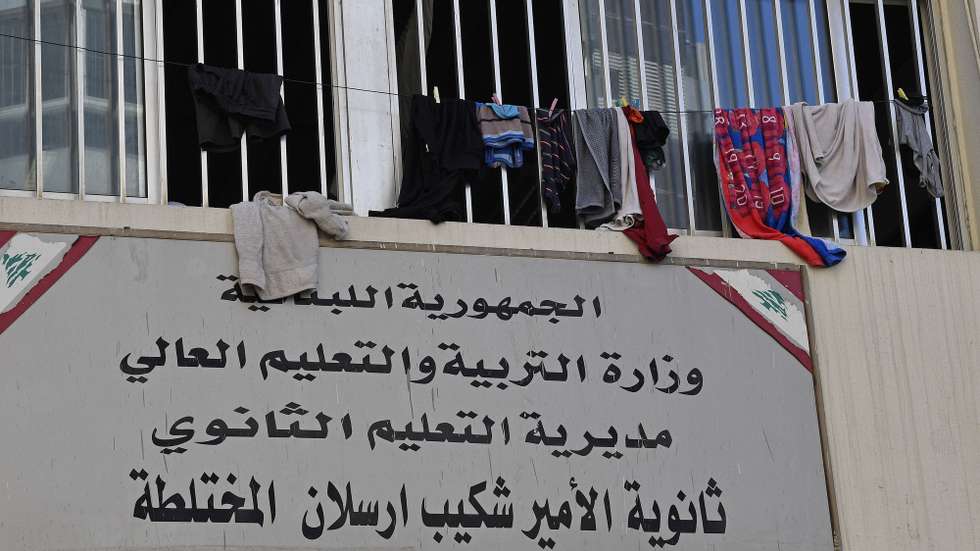 epa11660665 Laundry of displaced people drying at a window of a local school in Beirut, Lebanon, 15 October 2024. The International Organization for Migration (IOM) has recorded over 600,000 internally displaced people (IDPs) in Lebanon since the start of hostilities between Israel and Hezbollah.  EPA/WAEL HAMZEH
