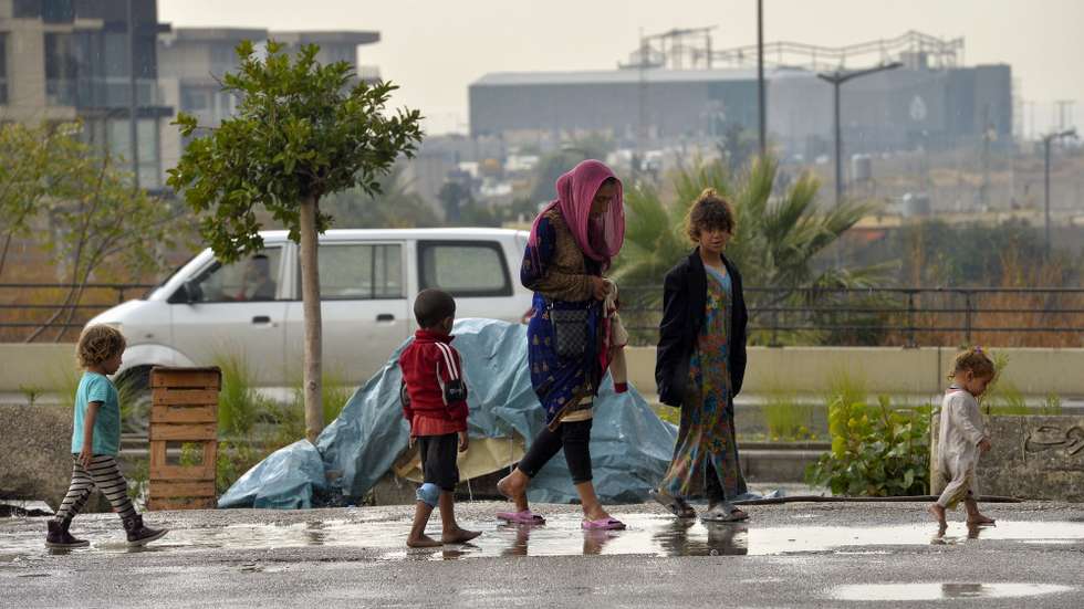 epa11697713 An internally displaced Lebanese woman walks with her children during a rainy day at Martyrs Square in Beirut, Lebanon, 02 November 2024.  The International Organization for Migration (IOM) has recorded over 830,000 internally displaced people (IDPs) in Lebanon since the start of recent escalations of hostilities.  EPA/WAEL HAMZEH