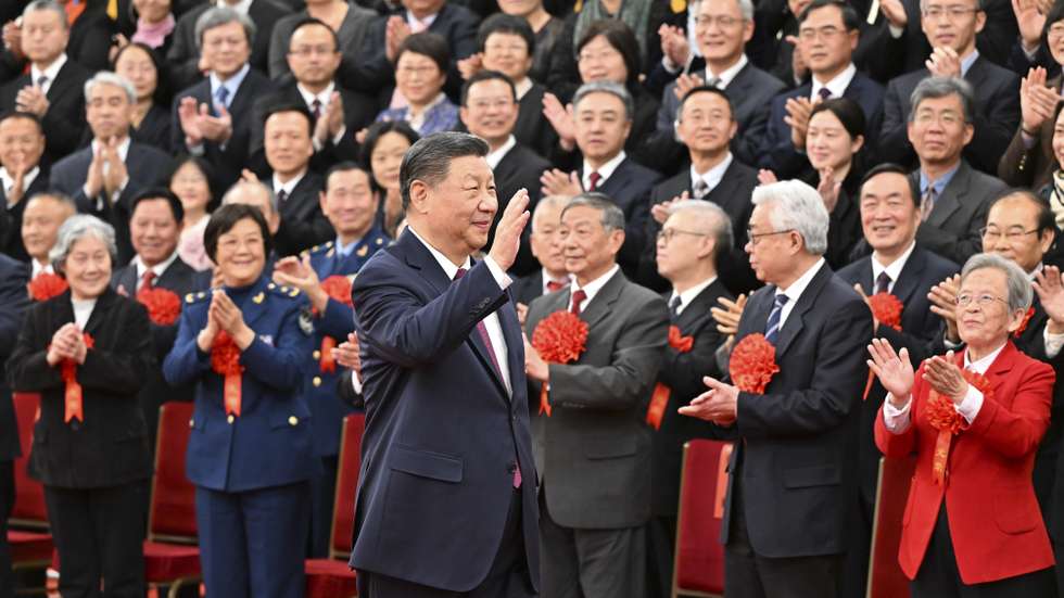 epa11799861 Chinese President Xi Jinping (C) greets representatives of retired officials and groups who received awards for their outstanding work at the Great Hall of the People in Beijing, China, 31 December 2024. Leaders of the Communist Party of China met on 31 December with representatives of retired officials and groups who received awards for their outstanding work.  EPA/XINHUA / YIN BOGU CHINA OUT / UK AND IRELAND OUT  /       MANDATORY CREDIT EDITORIAL USE ONLY