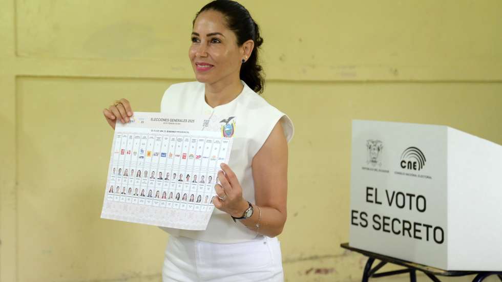 epa11884705 Ecuadorian presidential candidate Luisa Gonzalez shows her ballot paper during the presidential and legislative elections of Ecuador, in Canuto, Ecuador, 09 February 2025. The general voting for the presidential and legislative elections in Ecuador began with more than 13.7 million voters called to the polls to elect their authorities for the period 2025-2029, with the current president, Daniel Noboa, and the candidate from the Correismo movement, Luisa Gonzalez, as the favorites for the presidency.  EPA/ARIEL OCHOA