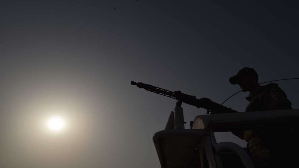 epa12087263 A Pakistani security official stands guard at Karachi Port a military escalation between India and Pakistan, in Karachi, Pakistan, 09 May 2025. According to Pakistan's Director General of Inter-Services Public Relations, at least 31 Pakistani civilians were killed and 57 others injured in Indian aerial attacks.  EPA/SHAHZAIB AKBER