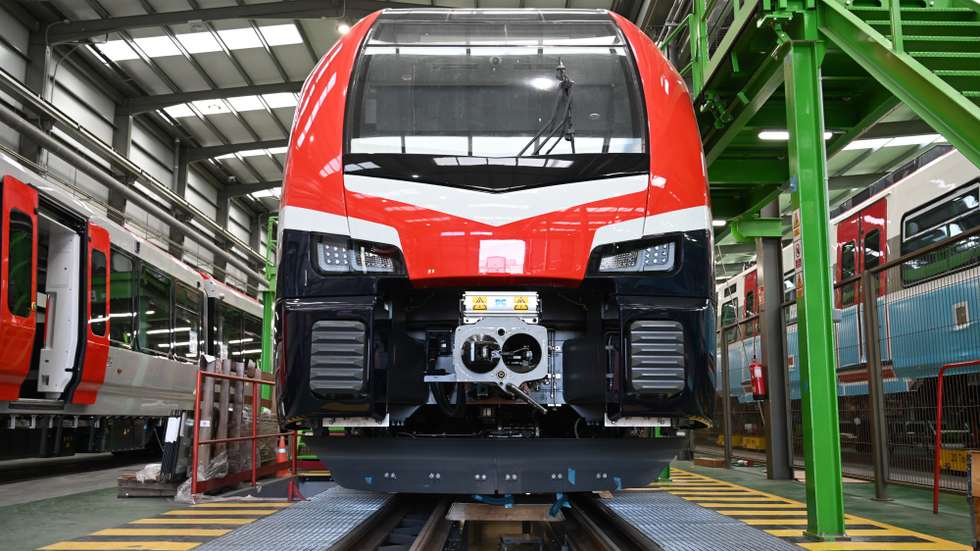 Primeira automotora contratada à Stadler foi entregue este ano