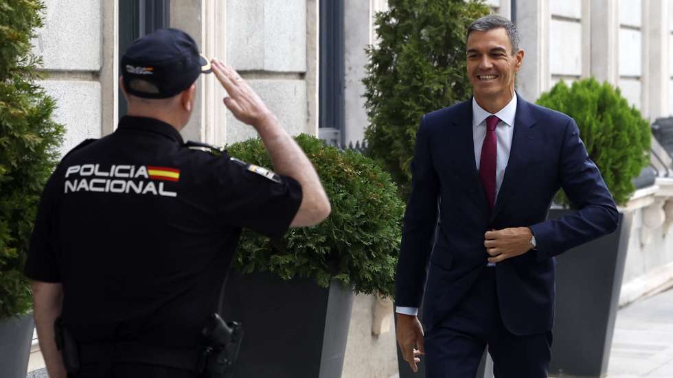 epa13224479 Spanish Prime Minister Pedro Sanchez (R) leaves after attending the government control session held at the Lower Chamber of the Spanish Parliament in Madrid, Spain, 09 September 2026.  EPA/JJ Guillen