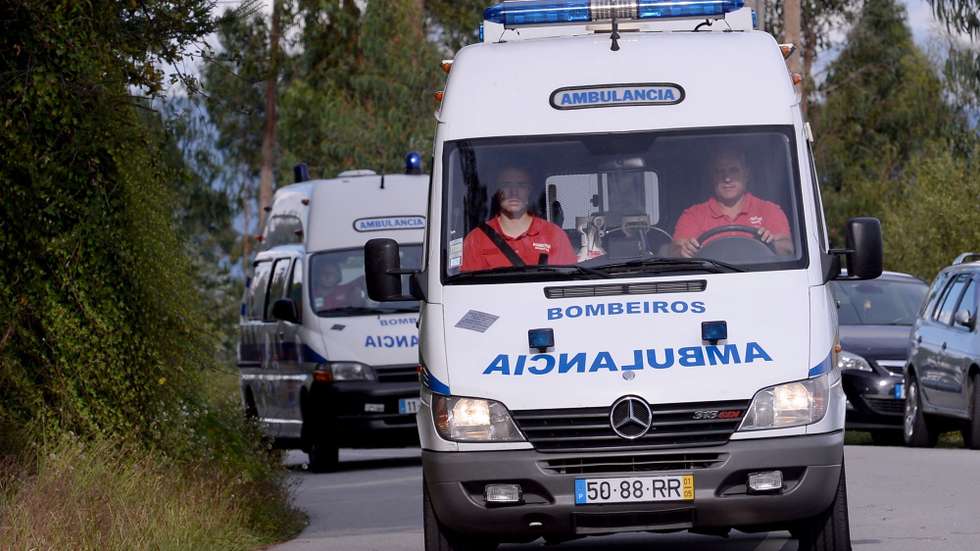 Estiverem no local os Bombeiros Voluntários de Vouzela, a GNR e o INEM