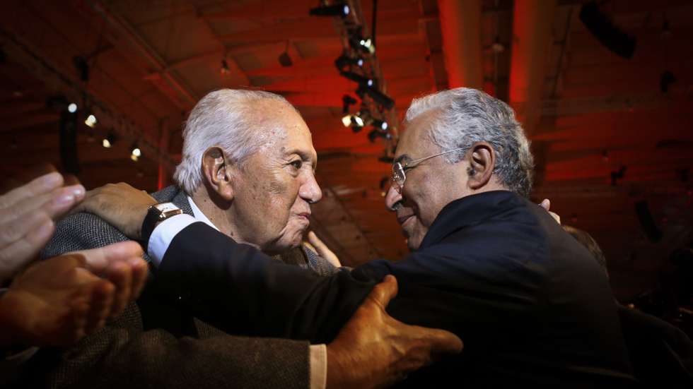 "O país deve muito (...) ao facto desse apoio, da família social-democrata, por ter permitido a consolidação da democracia e depois a viabilização da entrada de Portugal na então CEE [Comunidade Económica Europeia]", a 1 de janeiro de 1986, acrescentou