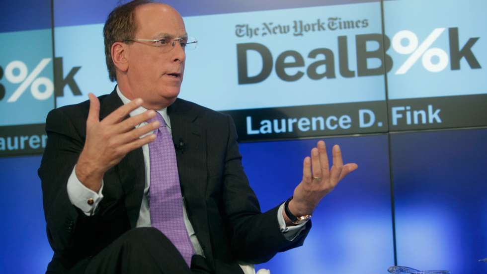 Larry Fink, CEO da BlackRock, tem feito vários movimentos para ter bitcoin no portefólio.