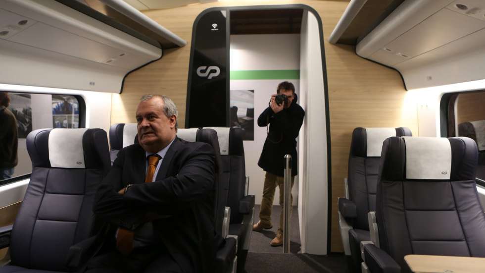 Manuel Queiró, presidente da CP entre 2013 e 2017, diz que a secretária de Estado cumpria as condições para sair da empresa com compensação