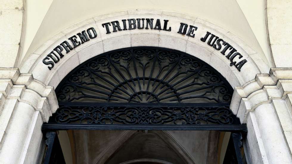 O STJ decidiu reduzir a pena para cinco anos de prisão, suspensa na sua execução por igual período de tempo