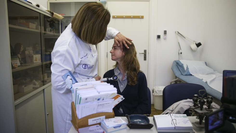 Dos cheques pedidos, 8.787 já foram distribuídos, dos quais 5.127 são para consulta de psicologia e 3.660 para nutricionista