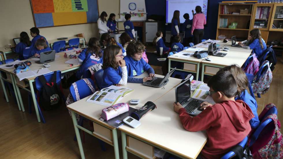 A transição digital nas escolas se norteia também por questões de saúde e ambientais