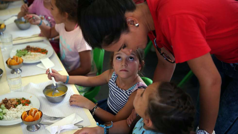 O diploma apresenta uma lista com mais de meia centena de produtos proibidos nas escolas, que revela uma nova redução de sal, de açúcar e mais um corte em alimentos com elevado valor energético