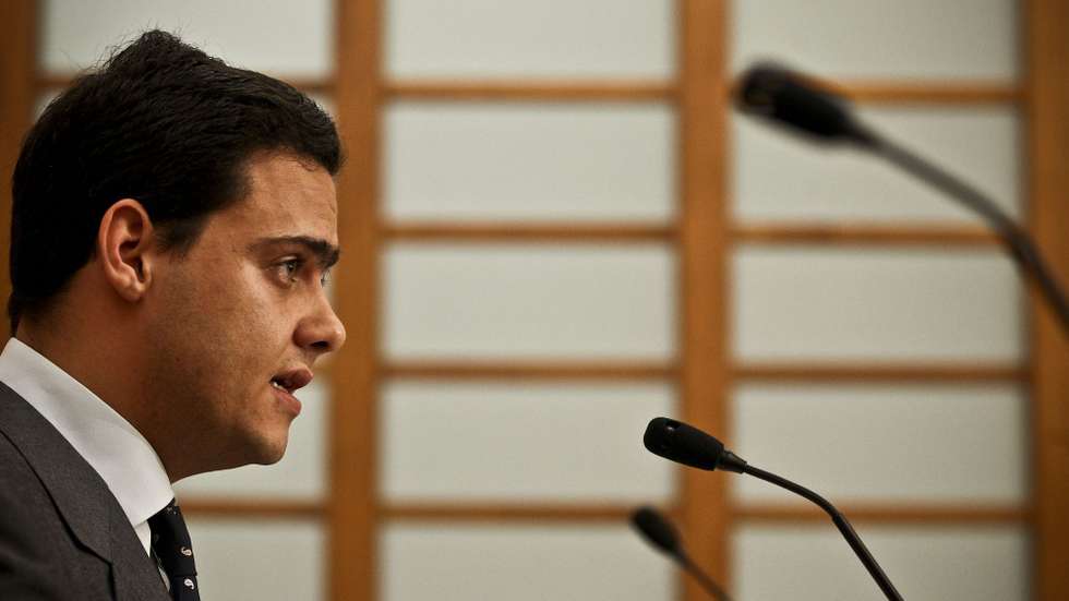 O deputado negou estar "em paradeiro incerto" e diz que vive "na mesma cidade, na mesma freguesia, na mesma casa de sempre"