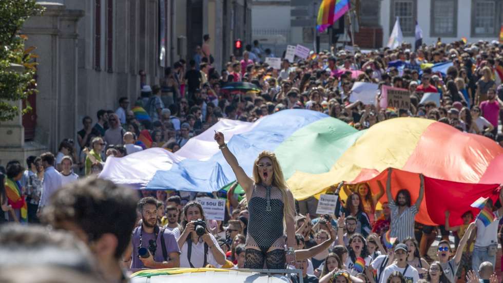 Os cientistas querem tentar perceber o que os profissionais que trabalham na área da saúde em diferentes segmentos e os estudantes de Medicina sabem sobre especificidades em saúde de pessoas LGBTQIA+