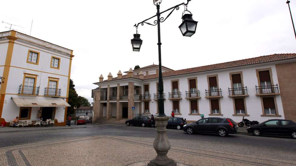 O detido, de 31 anos, já foi presente ao Tribunal de Évora e ficou em prisão preventiva a aguardar a decisão relativa ao processo de extradição para o Brasil