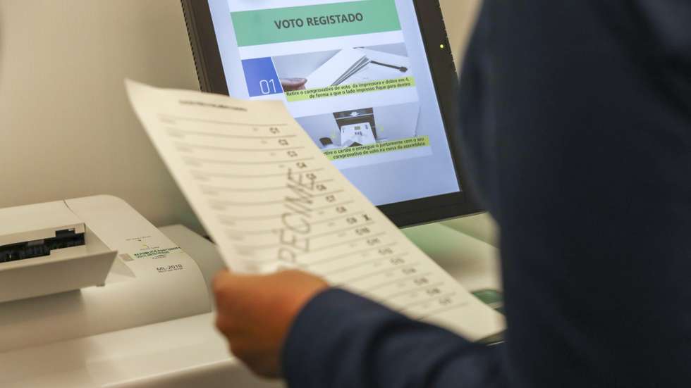 Segundo António Cunha, o voto eletrónico iria seguramente aumentar a participação dos emigrantes portugueses nos atos eleitorais em Portugal, devendo manter-se os outros, até porque "há muitos emigrantes com idade que não dominam os computadores"