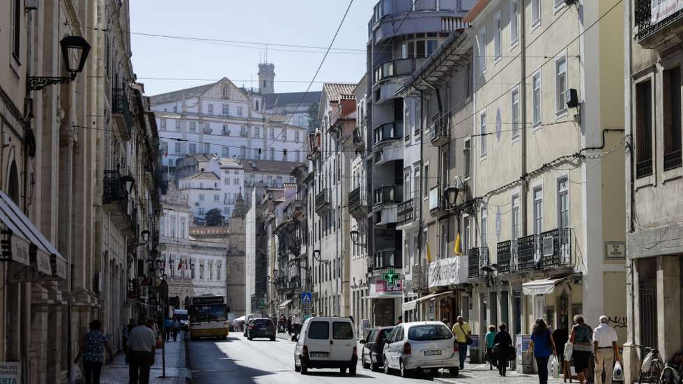 A candidata do PDR/MPT realçou que não é contra a mudança do Tribunal Constitucional, mas relembrou que o Hospital dos Covões "é um assunto que se arrasta há bastantes anos"