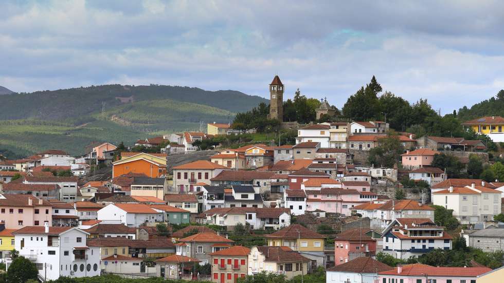 Estes 125 novos casos juntam-se aos 32 já detetados no Lar da Nossa Senhora da Misericórdia em Chaves, referentes a 18 utentes e 14 funcionários