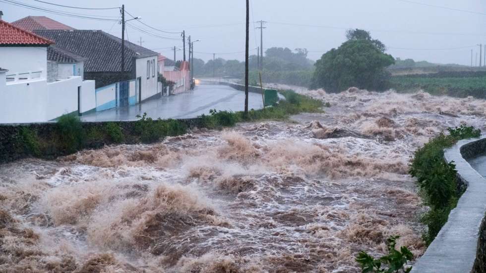 Estão "já a ocorrer intervenções de minimização e de reconstrução de alguns troços afetados"