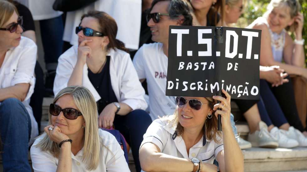 O acordo aplica-se aos trabalhadores integrados na carreira no Serviço Nacional de Saúde, vinculados por contrato individual de trabalho, bem como aos demais trabalhadores que estejam integrados em entidades empregadoras públicas tuteladas por outras áreas governativas