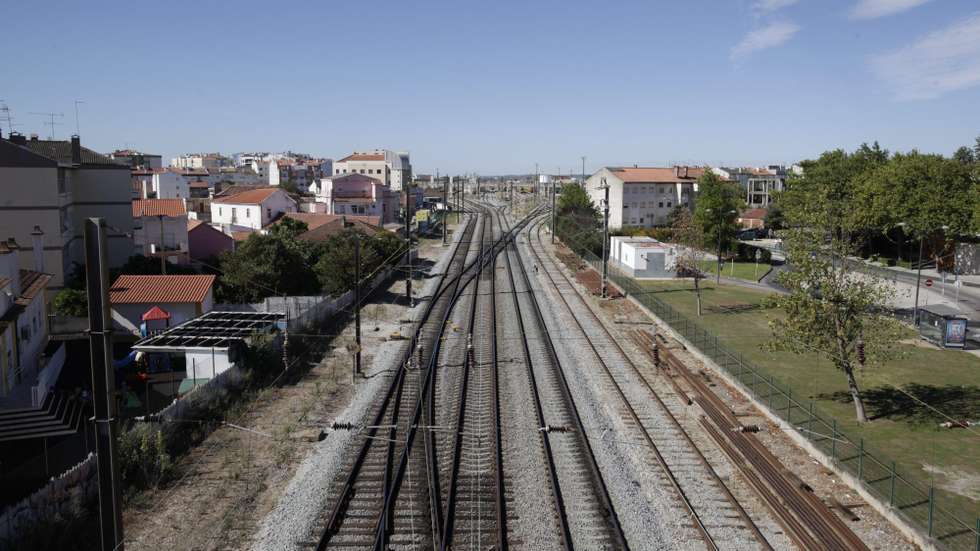 Estação Ferroviária e linha do Norte no Entroncamento