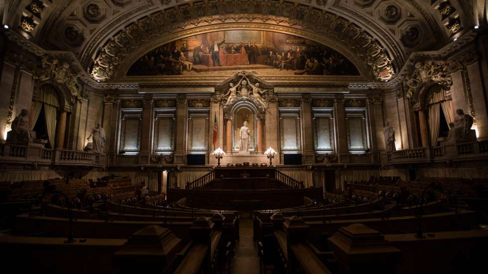 Parlamento: Fotografias genéricas do hemiciclo da Assembleia da República vazia. Bancadas. Cadeiras. AR. Presidente da Assembleia da República. Lisboa, 16 de dezembro de 2019. JOÃO PORFÍRIO/OBSERVADOR