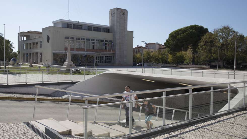Parque de estacionamento subterrâneo e edifício da Câmara Municipal do Cartaxo, 24 de outubro de 2017. PAULO CUNHA / LUSA
