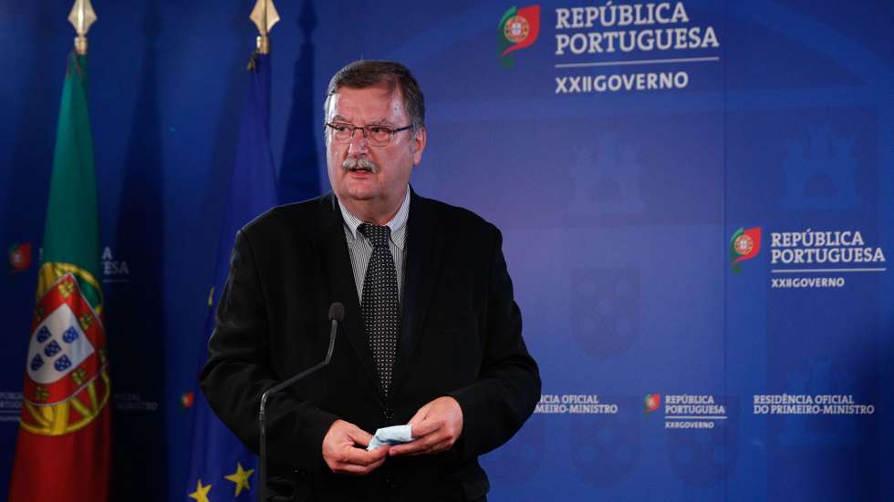 O secretário-geral da UGT, Carlos Silva, momentos antes de falar aos jornalistas no final da audiência com o primeiro-ministro, António Costa (ausente na foto), na residência oficial de S.Bento, em Lisboa, 27 de maio de 2020. Desde o dia 03 de maio, o país entrou em situação de calamidade, depois de três períodos consecutivos em estado de emergência desde 19 de março. ANTÓNIO COTRIM/LUSA