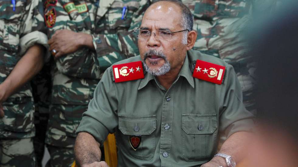 O chefe de Estado-Maior General das Forças Armadas de Timor-Leste, general Lere Anan Timur, fala aos jornalistas durante uma conferência de imprensa sobre as eleições legislativas do passado sábado, em Díli, Timor-Leste, 11 de julho de 2012. ANTONIO AMARAL / LUSA