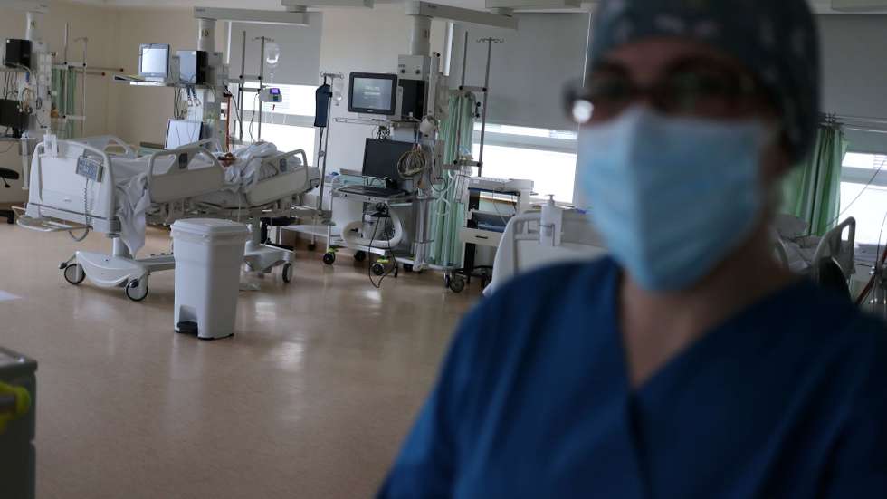 Unidade de recobro onde os utentes do Hospital de São João recuperam após a cirurgia, no Porto, 06 de maio de 2020. A retoma da atividade regular no hospital do Porto, onde a 02 de março foi detetado o primeiro caso da covid-19 em Portugal, introduziu rotinas novas como a medição de temperatura e circuitos de triagem que, desejam os responsáveis, perdurarão no pós-pandemia. (ACOMPANHA TEXTO DO DIA 08 DE MAIO DE 2020). ESTELA SILVA/LUSA