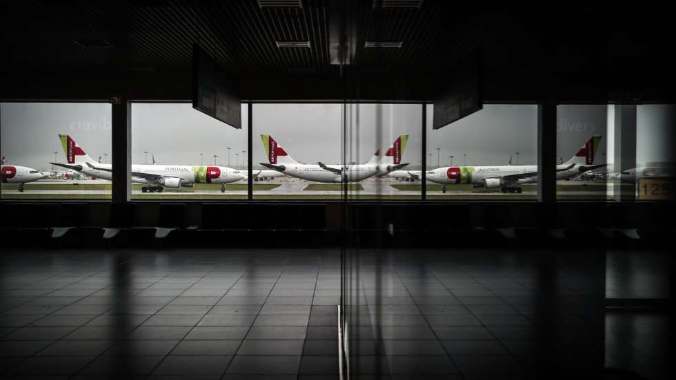 epa08524026 A TAP Air Portugal aircraft grounded at Humberto Delgado airport closed for passenger traffic as part of the exceptional traffic measures to combat the epidemiological situation of Covid-19, in Lisbon, Portugal, 09 April 2020 (reissued 02 July 2020). The granting of state support to TAP has been under discussion since the airline's activity came to a standstill because of the coronavirus pandemic, with an agreed injection of up to 1,200 million euros.  EPA/MARIO CRUZ