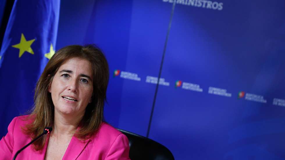 A ministra do Trabalho, Solidariedade e Segurança Social, Ana Mendes Godinho, fala aos jornalistas no final da Reunião do Conselho de Ministros Extraordinário, em Lisboa, 27 de julho de 2020. ANTÓNIO COTRIM/LUSA