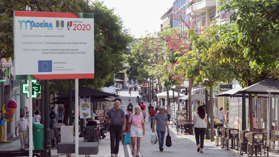 Governo Regional da Madeira determinou o uso obrigatório de máscara no espaço público a partir das 00:00 horas de hoje, no Funchal, 1 de agosto de 2020. HOMEM DE GOUVEIA/LUSA