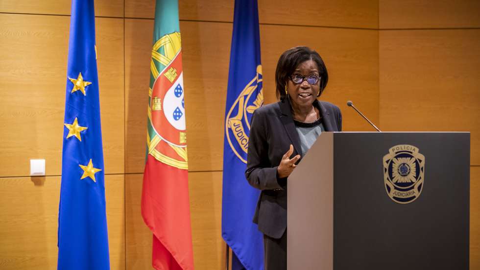 A ministra da Justiça, Francisca Van Dunem, usa da palavra na cerimónia de tomada de posse de 38 novos Inspetores da Polícia Judiciária, na sede da Polícia Judiciária, em Lisboa, 01 de outubro de2020. JOSE SENA GOULAO/LUSA