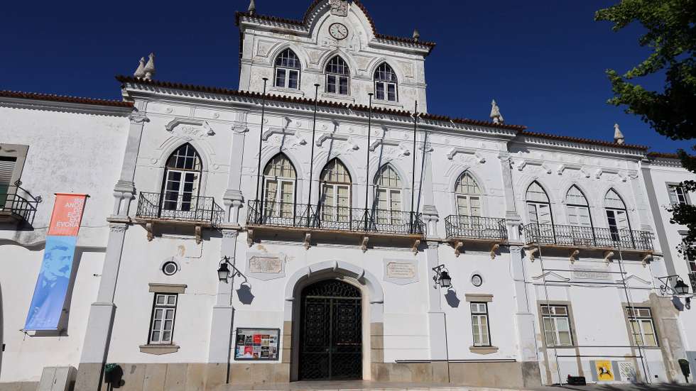 Fachada do edifício da Câmara Municipal de Évora, 28 de dezembro de 2017. NUNO VEIGA/LUSA