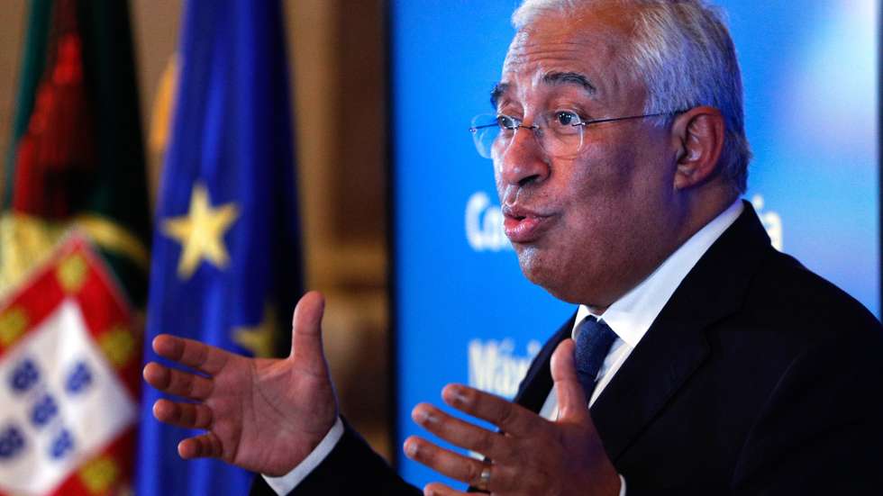 O primeiro-ministro, António Costa, fala aos jornalistas no final da reunião extraordinária do Conselho de Ministros. que decorreu no Palácio Nacional da Ajuda em Lisboa, 31 de outubro de 2020. O Conselho de Ministros reuniu-se hoje para decretar “ações imediatas” de controlo da pandemia, um dia depois de o primeiro-ministro ter recebido os partidos com assento parlamentar, enquanto o ministro da Economia recebeu os parceiros sociais sobre as possíveis medidas de contenção com vista a um consenso sobre estas decisões. ANTÓNIO COTRIM/LUSA
