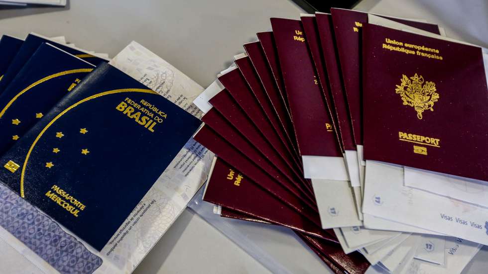 O Serviço de Estrangeiros e Fronteiras (SEF) desmantelou em Lisboa uma rede internacional de falsificação de documentos que culminou na detenção de duas pessoas, anunciou hoje aquele serviço de segurança, em Lisboa, 29 de setembro de 2020. A operação, denominada 'Fewas' e realizada em Lisboa, contou com a colaboração da Europol e da Interpol. NUNO FOX/LUSA