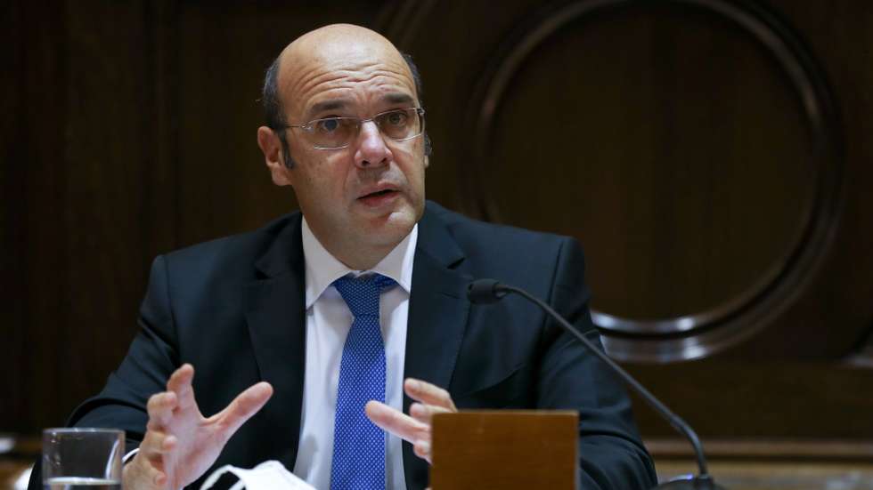 O ministro de Estado, da Economia e da Transição Digital, Pedro Siza Vieira, durante a sua audição na comissão de Economia, Inovação, Obras Públicas e Habitação, na Assembleia da República, em Lisboa, 06 de novembro de 2020. MANUEL DE ALMEIDA/LUSA