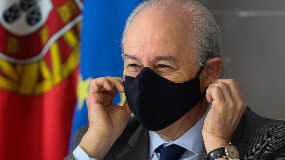 O presidente do PSD, Rui Rio, durante a visita ao Hospital Compaixão, na Fundaçao ADFP - Fundação Assistência, Desenvolvimento e Formação Profissional, em Miranda do Corvo, 4 de novembro  de 2020. PAULO NOVAIS/LUSA
